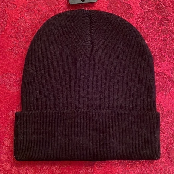 Brand New True Religion Black Knit Cuffed Beanie Hat Red Circle Horseshoe Logo - Picture 6 of 10